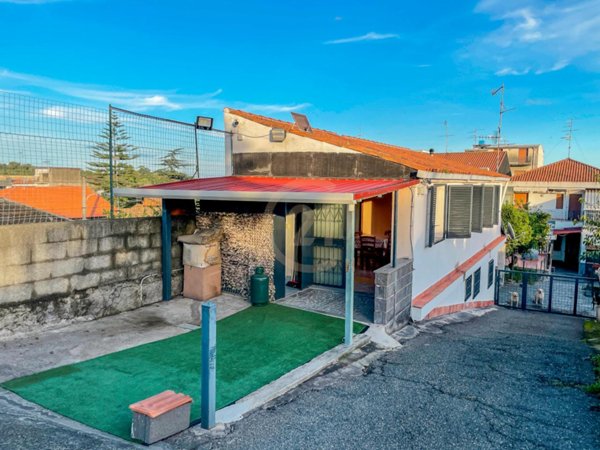 casa indipendente in vendita ad Acireale in zona Guardia