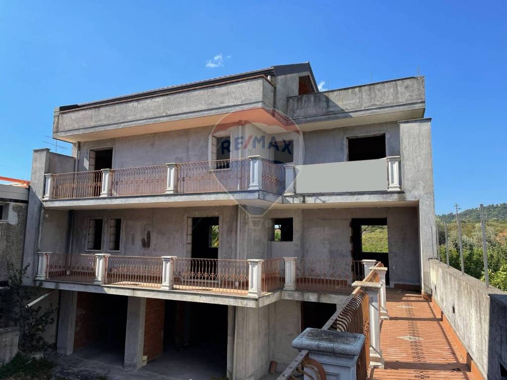 casa indipendente in vendita ad Acireale in zona Scillichenti