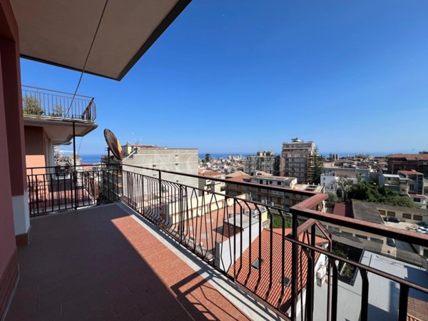 casa indipendente in vendita ad Acireale in zona Centro Storico