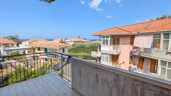 appartamento in vendita ad Acireale in zona Pozzillo