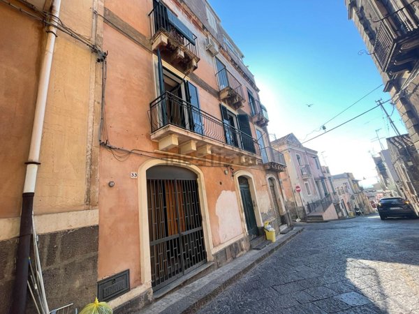 appartamento in vendita ad Acireale in zona Centro Storico
