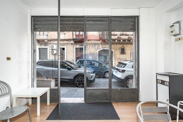 locale commerciale in vendita ad Acireale