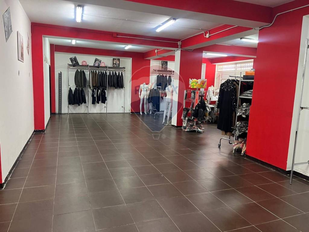 locale di sgombero in vendita ad Acireale