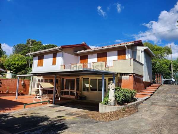 casa indipendente in vendita ad Acireale in zona Pennisi