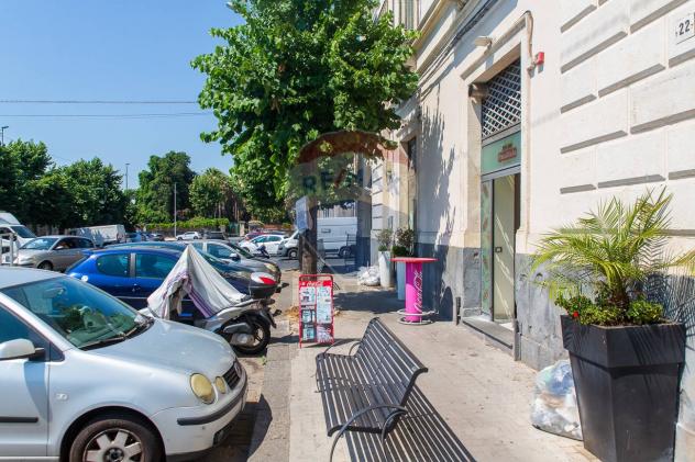 negozio in vendita ad Acireale in zona Pennisi