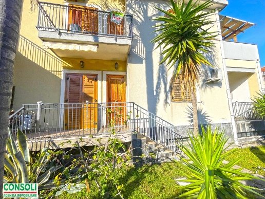 appartamento in vendita ad Acireale in zona Santa Tecla