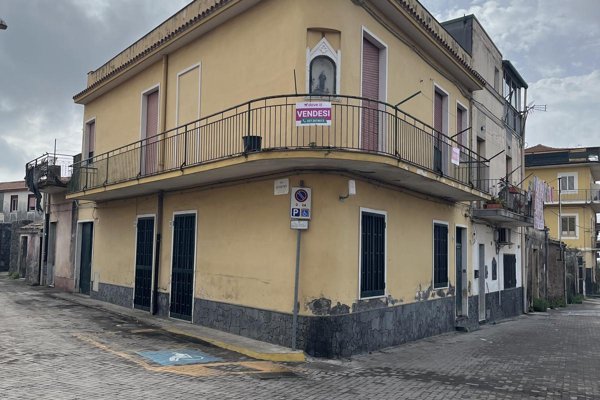 appartamento in vendita ad Acireale in zona Aci Platani