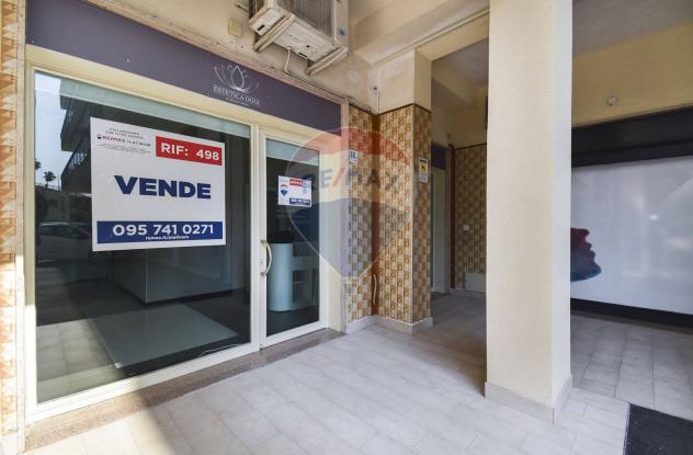 locale commerciale in vendita ad Acireale