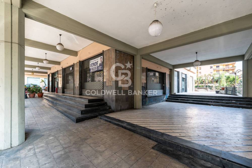 locale commerciale in vendita ad Acireale