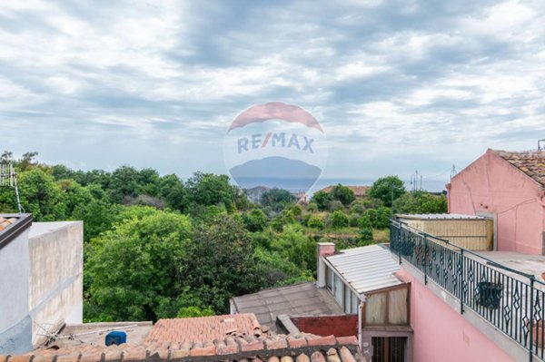 casa indipendente in vendita ad Acireale in zona Santa Caterina