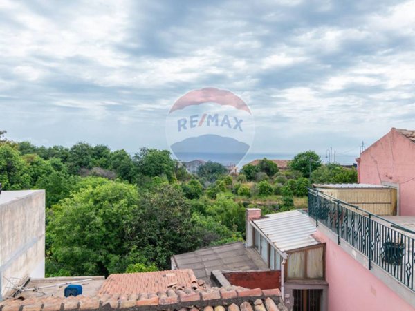 casa indipendente in vendita ad Acireale in zona Santa Caterina