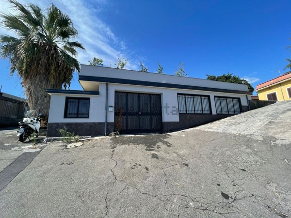 capannone in vendita ad Acireale