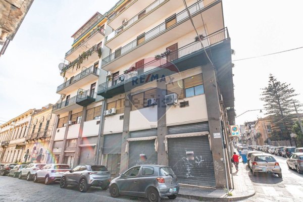 locale commerciale in vendita ad Acireale
