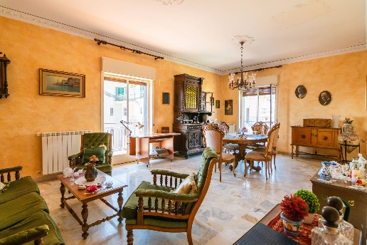 appartamento in vendita ad Acireale in zona Centro Storico