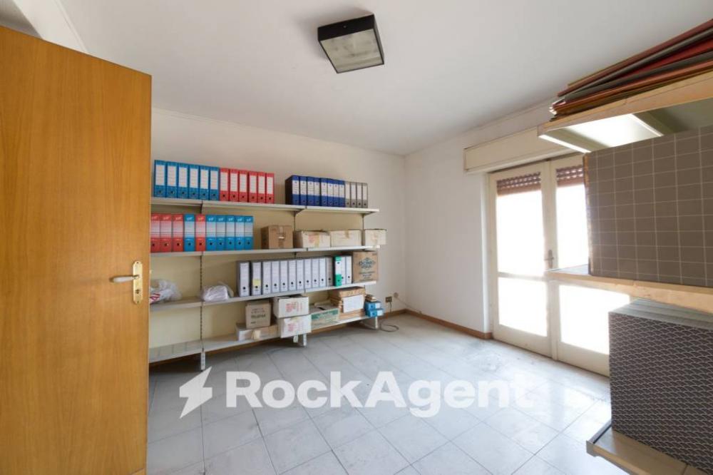 locale commerciale in vendita ad Acireale in zona Centro Storico