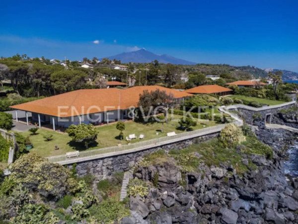 casa indipendente in vendita ad Acireale in zona Capo Mulini