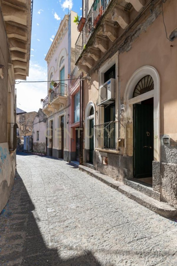 casa indipendente in vendita ad Acireale in zona Centro Storico
