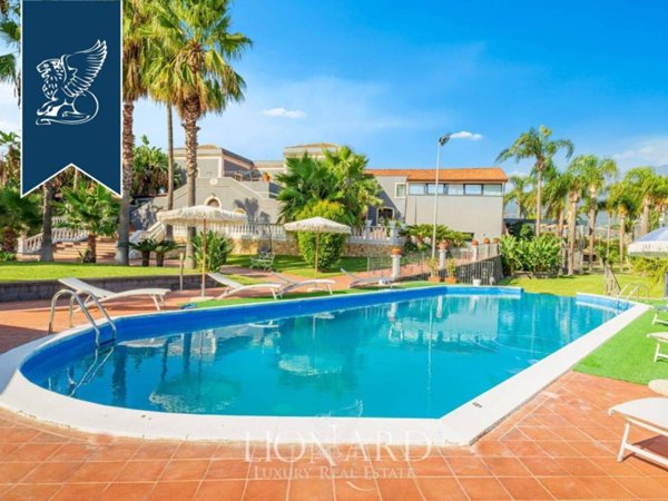 villa in vendita ad Acireale in zona Piano d'Api