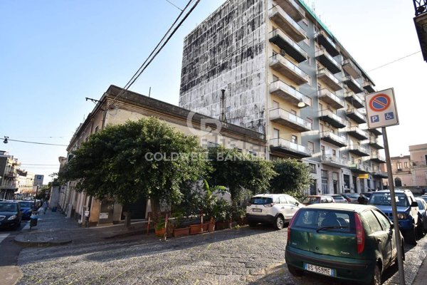 locale commerciale in vendita ad Acireale