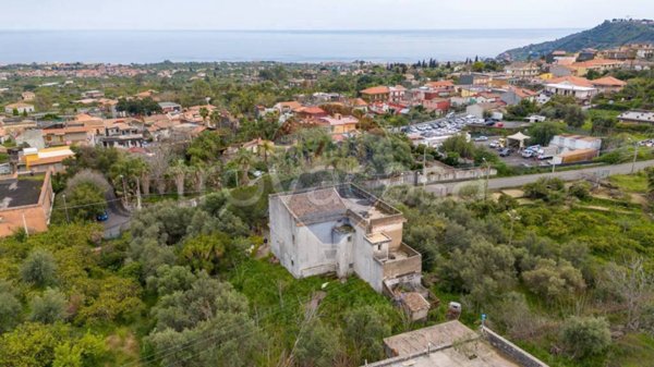 casa indipendente in vendita ad Acireale in zona Centro Storico
