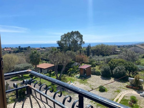 appartamento in vendita ad Acireale in zona Piano d'Api