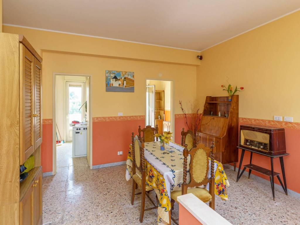 appartamento in vendita ad Acireale in zona Aci Platani