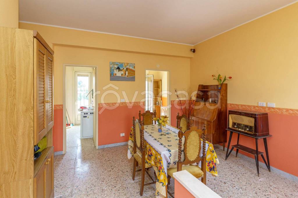 appartamento in vendita ad Acireale in zona Aci Platani