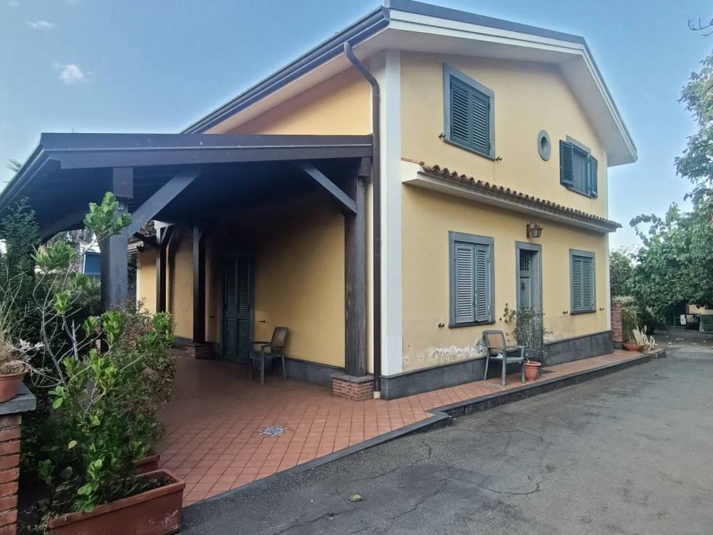 casa indipendente in vendita ad Acireale in zona Guardia