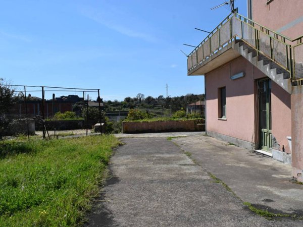 intera palazzina in vendita ad Acireale in zona Piano d'Api