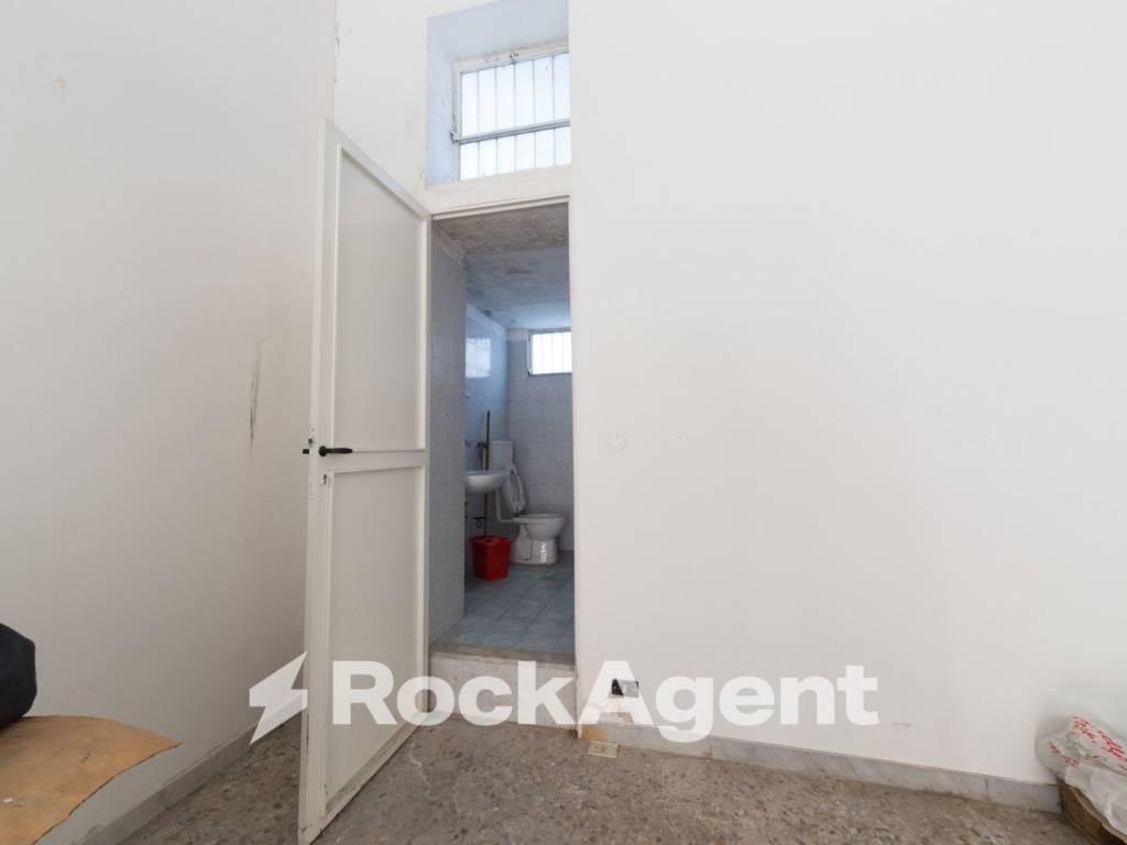 negozio in vendita ad Acireale in zona San Giovanni