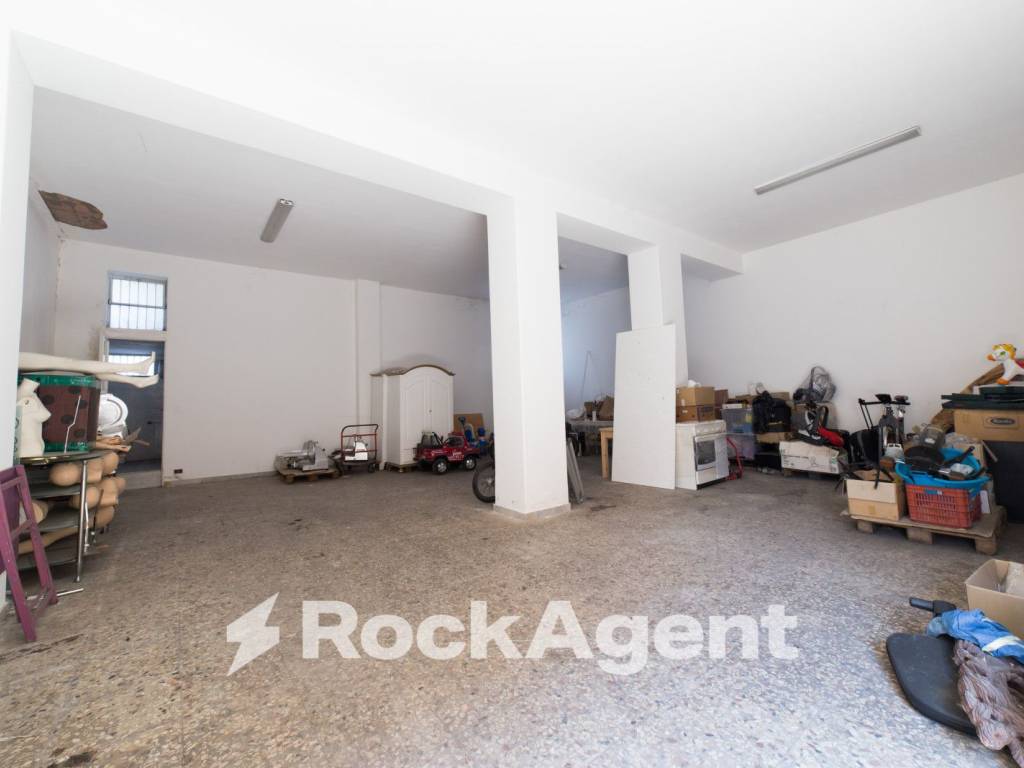 negozio in vendita ad Acireale in zona San Giovanni