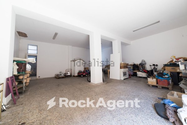 negozio in vendita ad Acireale