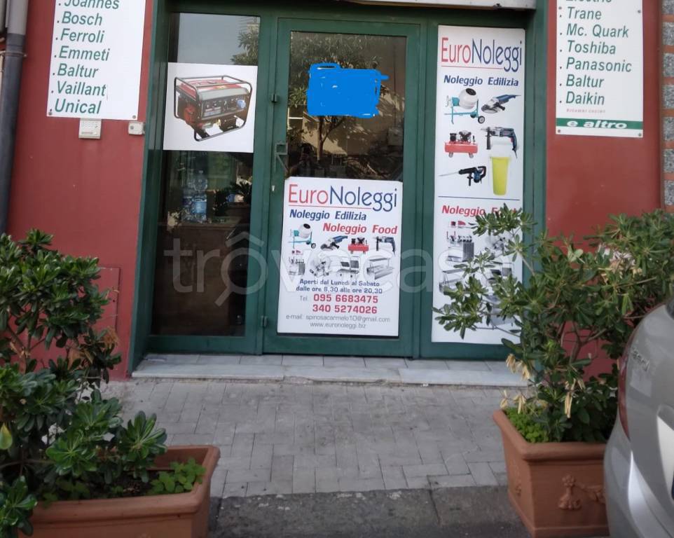 negozio in vendita ad Acireale