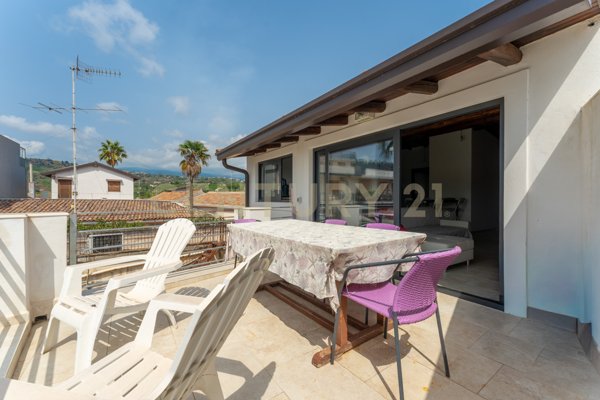 casa indipendente in vendita ad Acireale in zona Santa Tecla