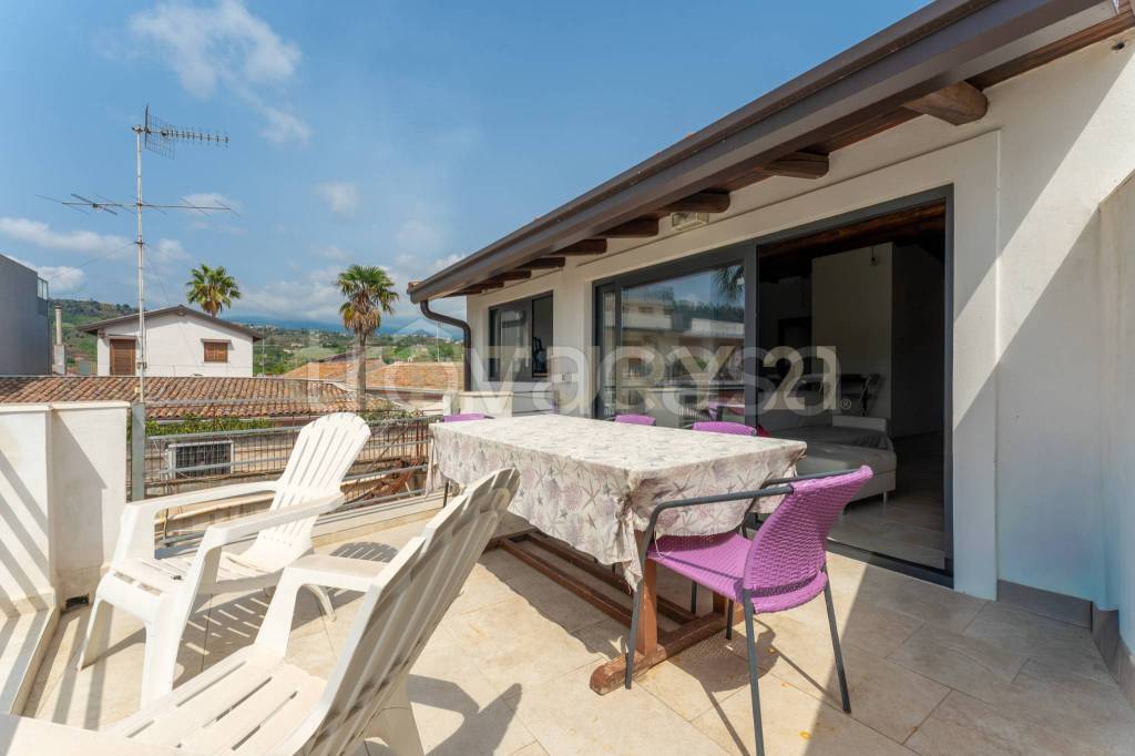 casa indipendente in vendita ad Acireale in zona Santa Tecla