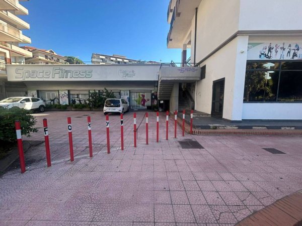 negozio in vendita ad Acireale in zona Santa Tecla