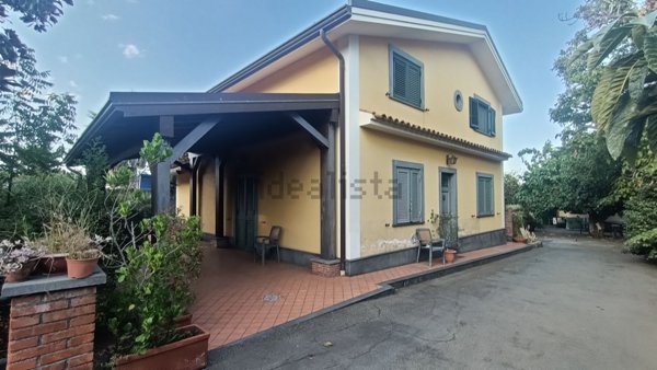 casa indipendente in vendita ad Acireale in zona Guardia