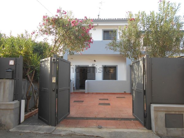 casa indipendente in vendita ad Acireale in zona Santa Tecla