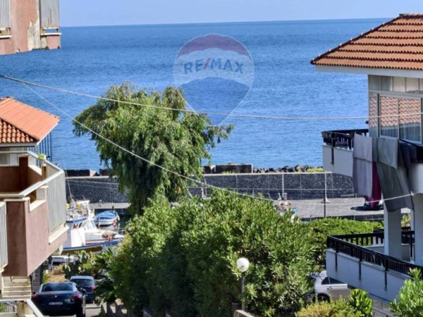 appartamento in vendita ad Acireale in zona Stazzo