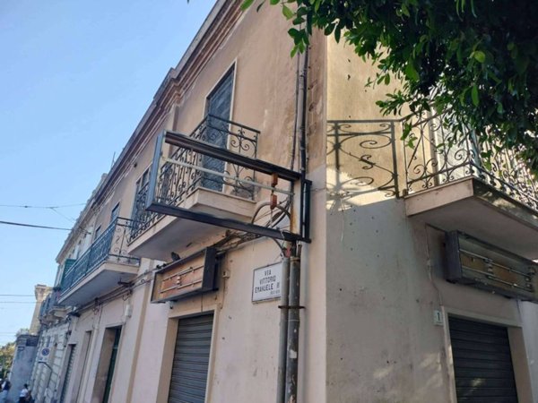 intera palazzina in vendita ad Acireale in zona Centro Storico