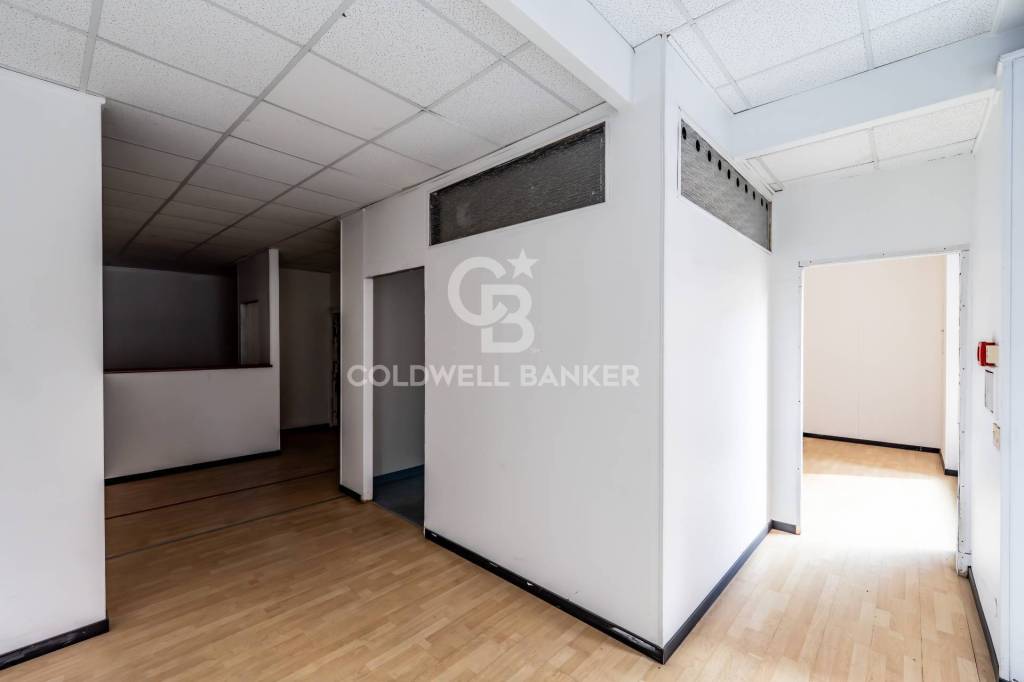 locale commerciale in vendita ad Acireale