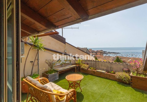 casa indipendente in vendita ad Acireale in zona Capo Mulini