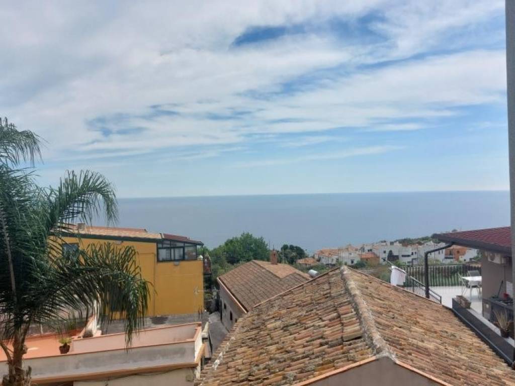 appartamento in vendita ad Acireale in zona Centro Storico