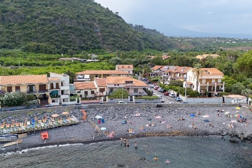 casa indipendente in vendita ad Acireale in zona Santa Tecla