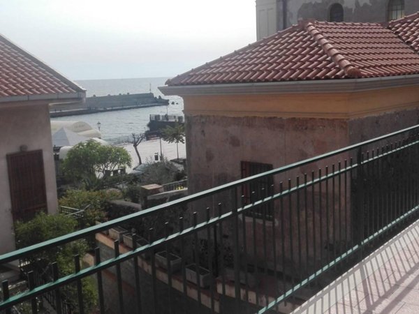 appartamento in vendita ad Acireale in zona Stazzo