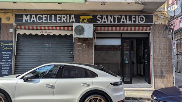 negozio in vendita ad Acireale