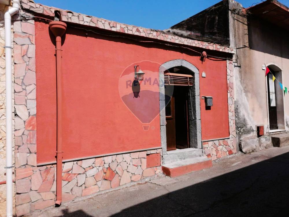 casa indipendente in vendita ad Acireale in zona Stazzo