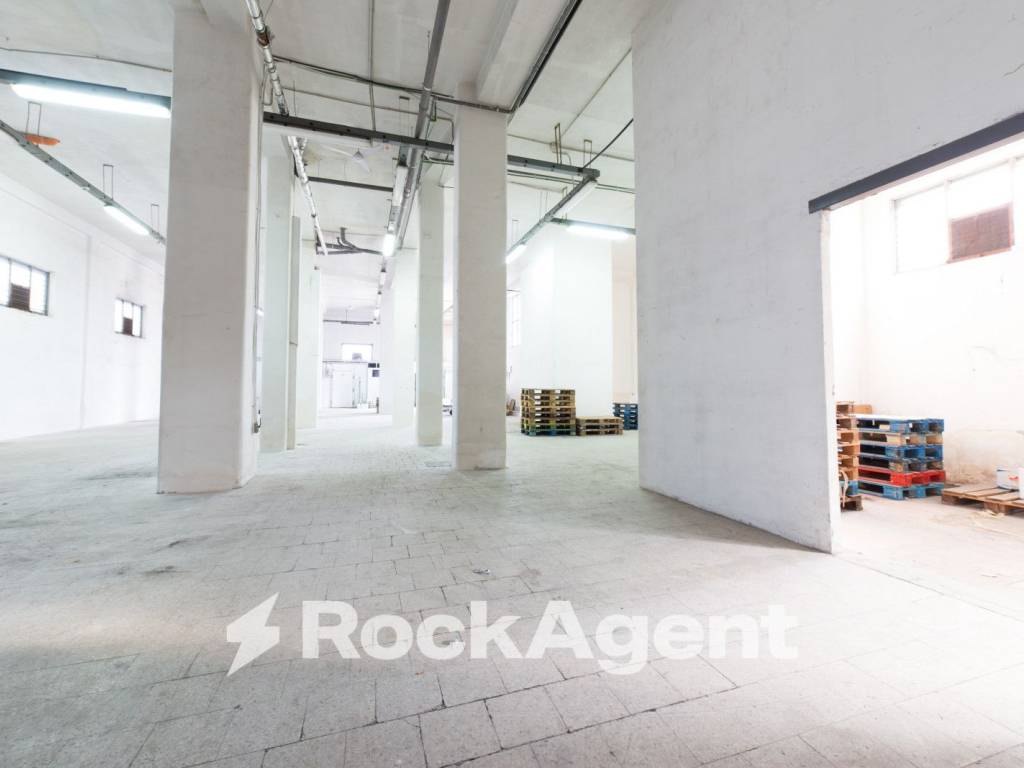 locale commerciale in vendita ad Acireale in zona Centro Storico