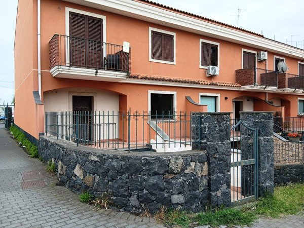 casa indipendente in vendita ad Acireale