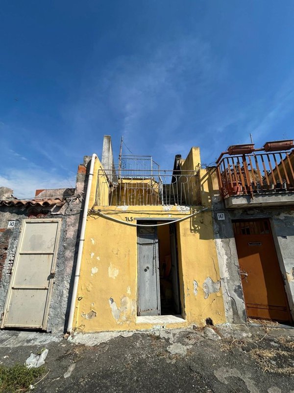 appartamento in vendita ad Acireale in zona Aci Platani